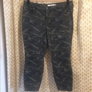 Camo Stretch Capri